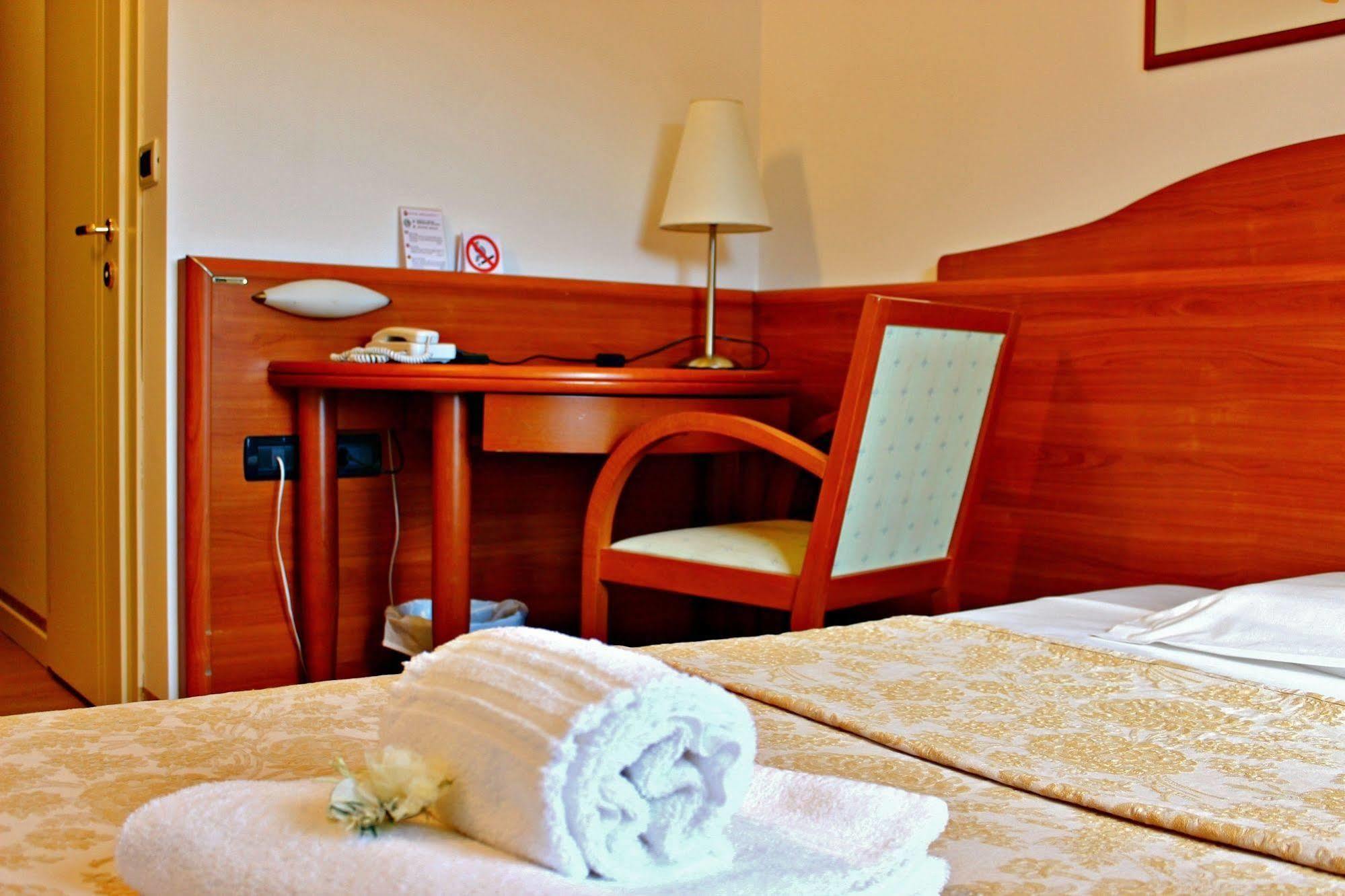 Hotel Miramonti Enoteca Pove del Grappa Exteriör bild