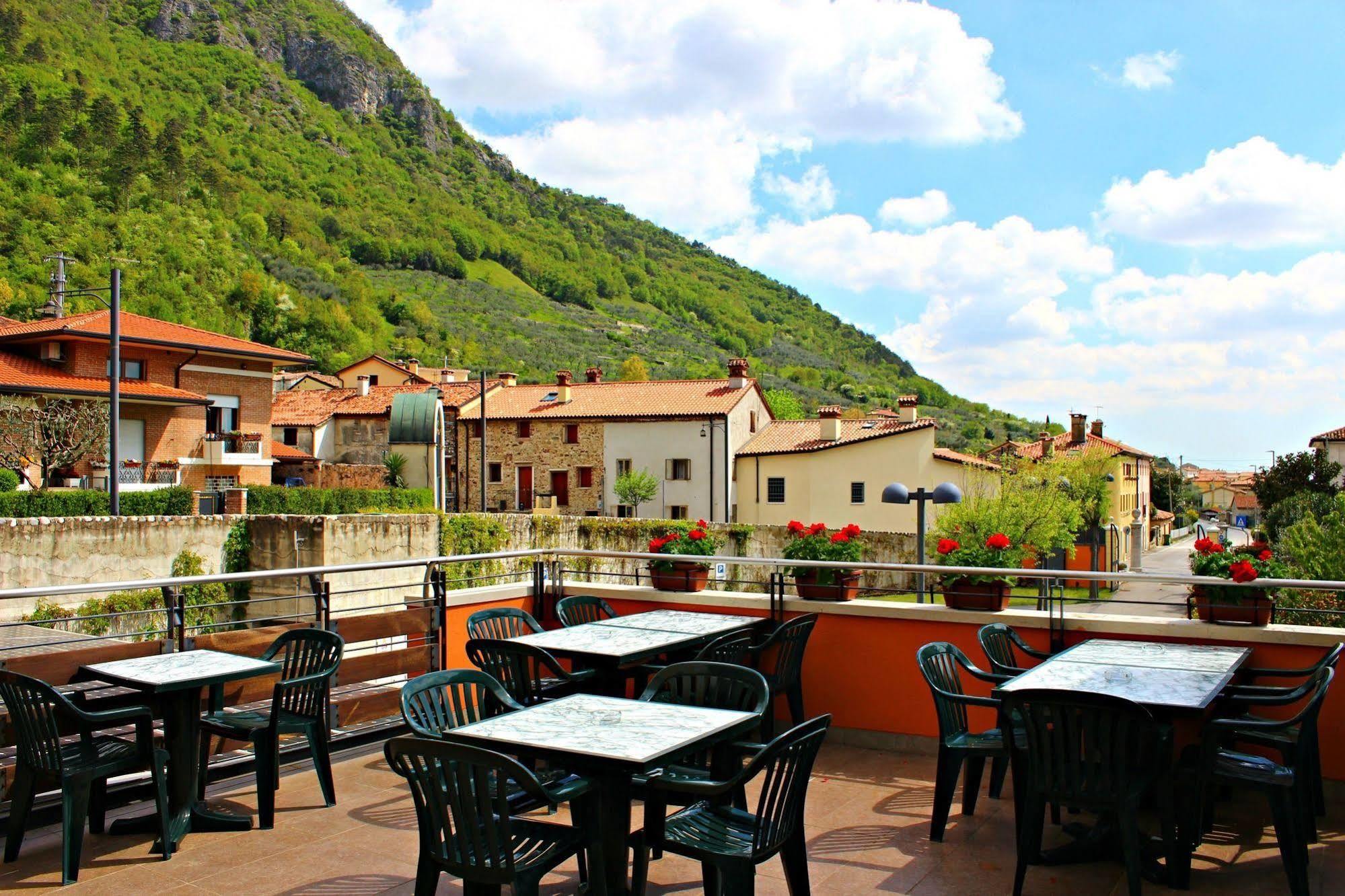 Hotel Miramonti Enoteca Pove del Grappa Exteriör bild