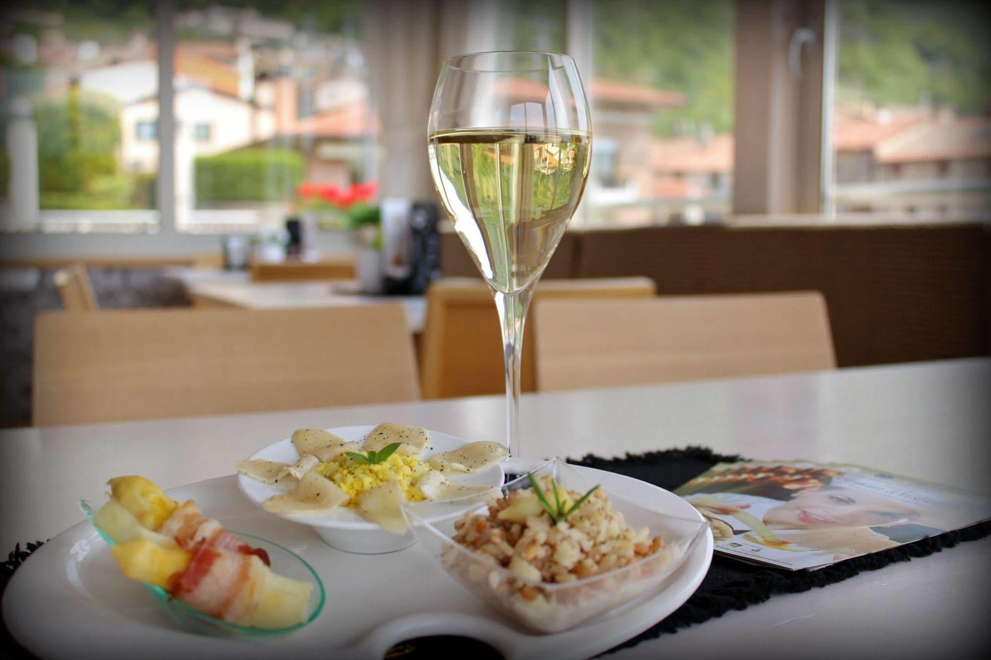 Hotel Miramonti Enoteca Pove del Grappa Exteriör bild