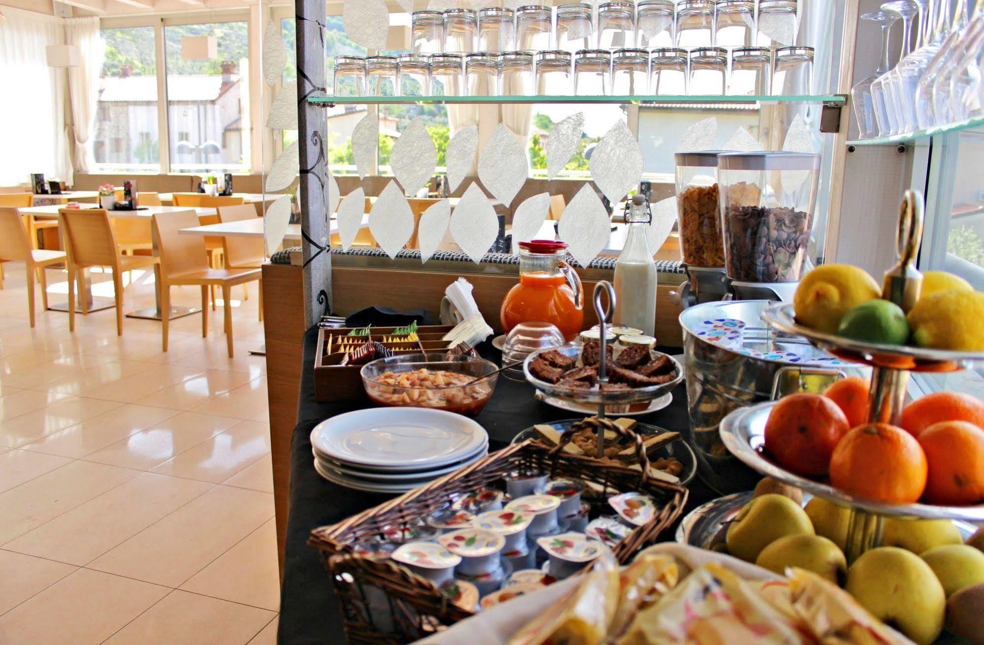 Hotel Miramonti Enoteca Pove del Grappa Exteriör bild